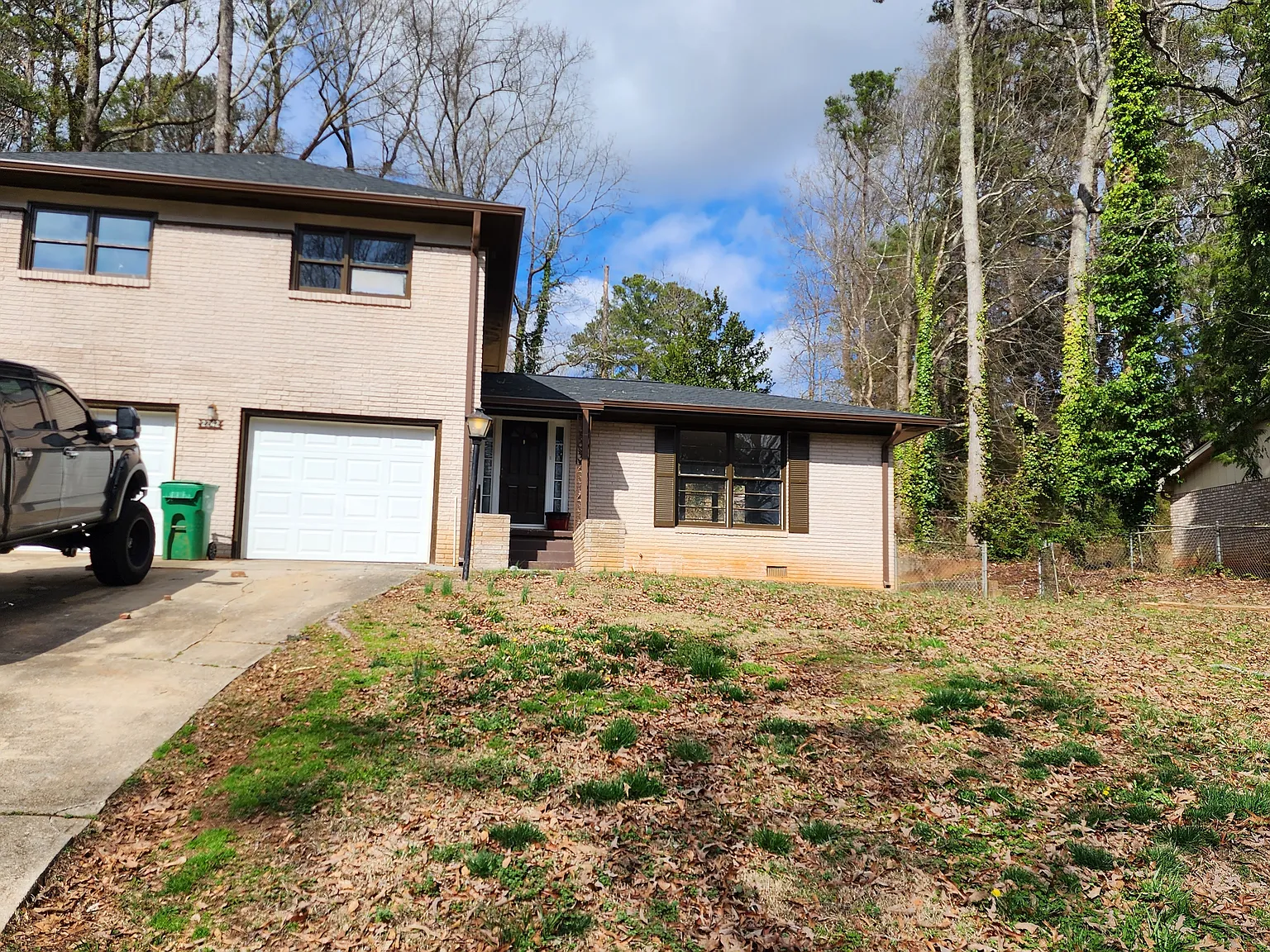 4 bed, 1974 sqft, $2,100 — Photo 1