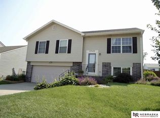 17415 Emiline St, Omaha, NE 68136