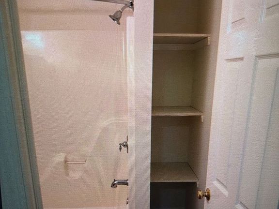 4th image of 134 E 3rd St #I