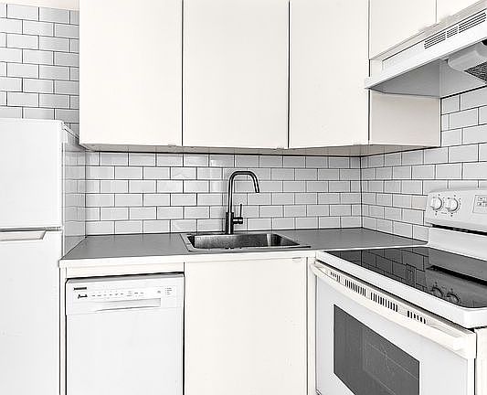 2nd image of 338 Prospect Pl APT 1A