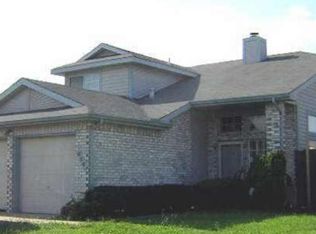 826 Springwood Dr, Grand Prairie, TX 75052