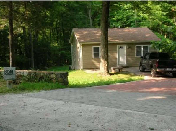 14 Hewlett Rd, New Fairfield, CT 06812