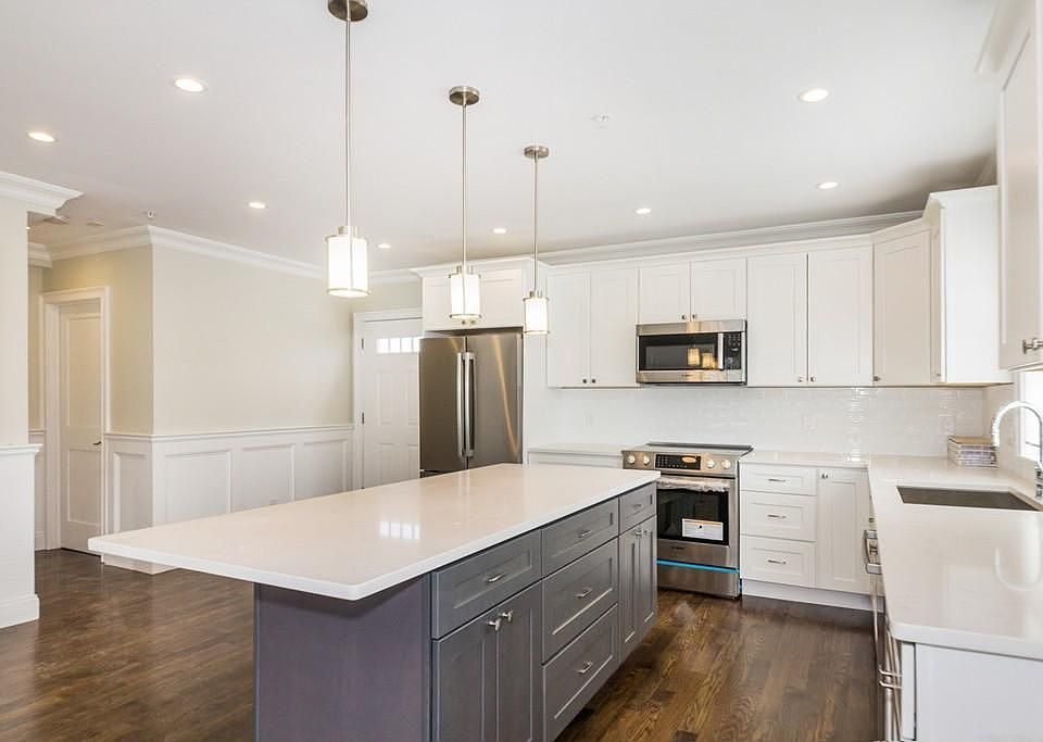 2nd image of 39 Juniper St #9R