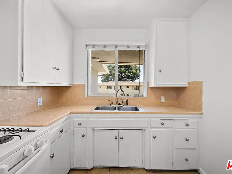 14913 Hartland St #6 — Photo 12