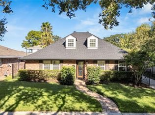 6143 Charlotte Dr, New Orleans, LA 70122