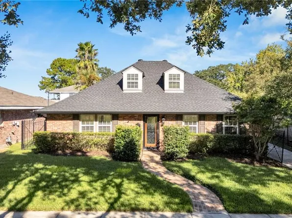 6143 Charlotte Dr, New Orleans, LA 70122