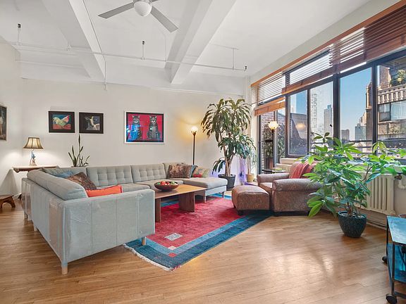 4th image of 360 W 36th St APT 8NE