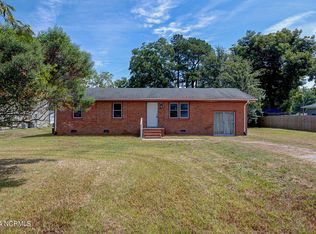 404 N Dickerson St, Burgaw, NC 28425