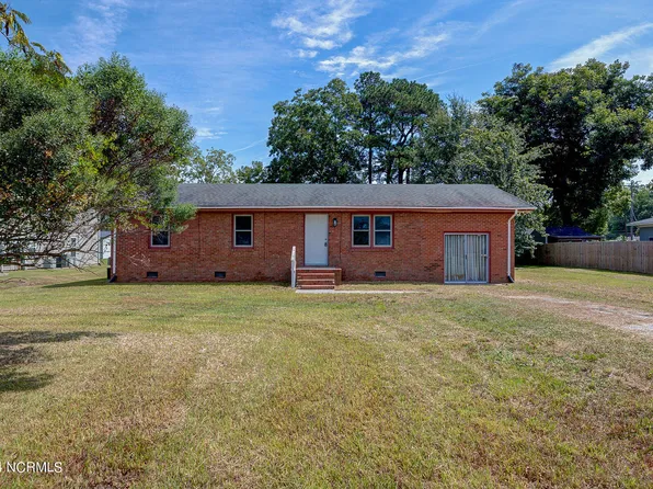 404 N Dickerson Street, Burgaw, NC 28425