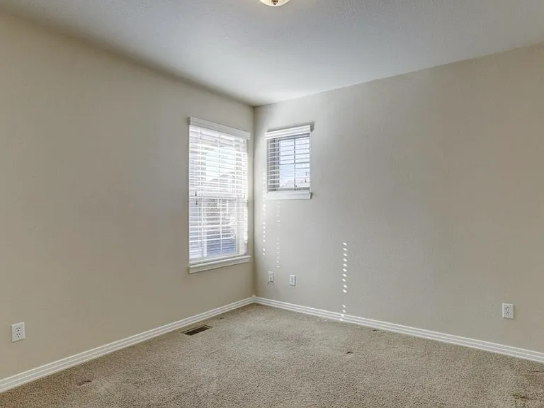 3177 Geneva Ct — Photo 17