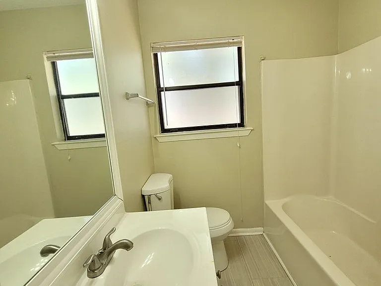 3418 W Yonge St — Photo 12