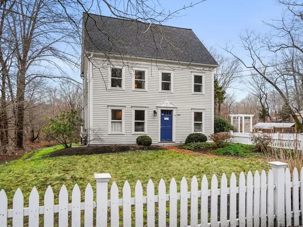 493 Beechwood St, Cohasset, MA 02025