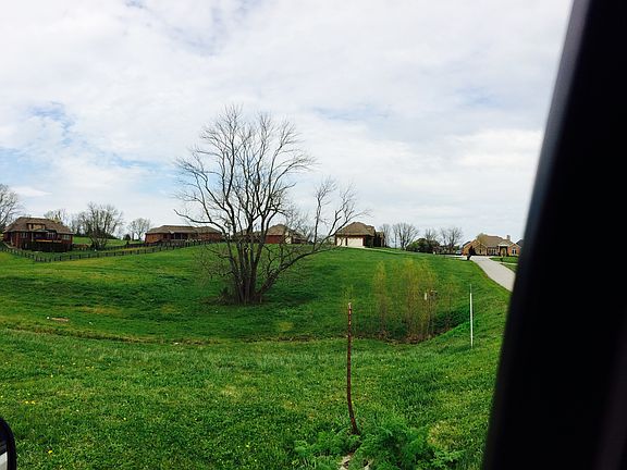 4th image of 90 Cherry Orchard Ln