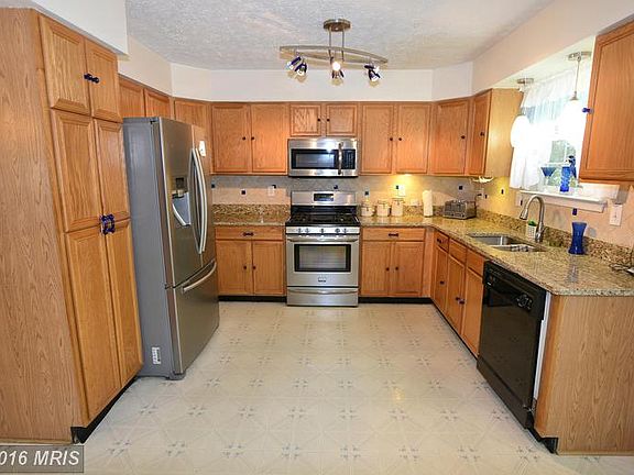 4th image of 8030 Ashville Ct