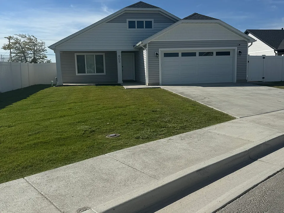 805 N 980 W