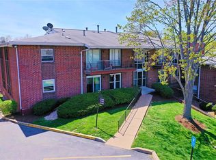 10360 Forest Brook Ln APT A, Saint Louis, MO