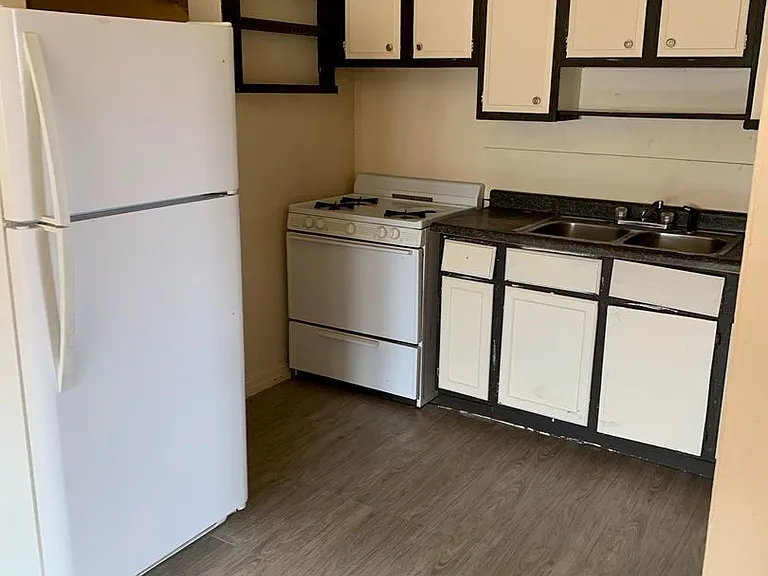 828 W Windlake Ave — Photo 1