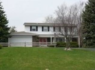 134 S Deerpath Rd, Barrington, IL 60010