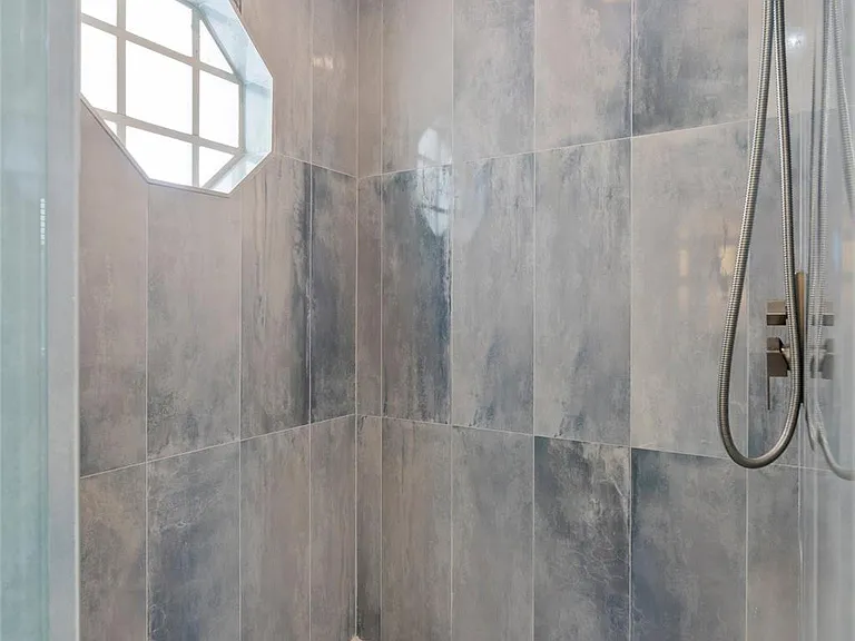 9010 Gardens Glen Cir — Photo 13