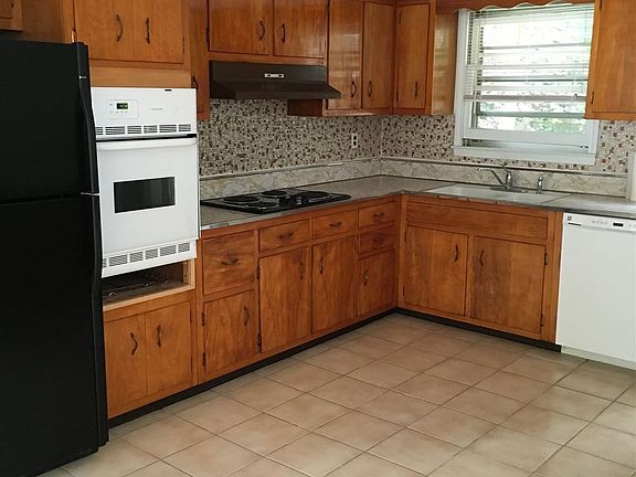 2nd image of 11 Putnam Ave #1