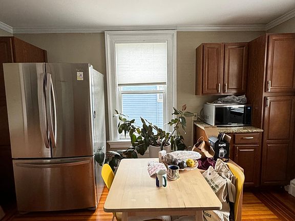 3rd image of 325 Humphrey St #2