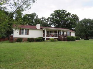 904 Lake Dr, Kernersville, NC 27284
