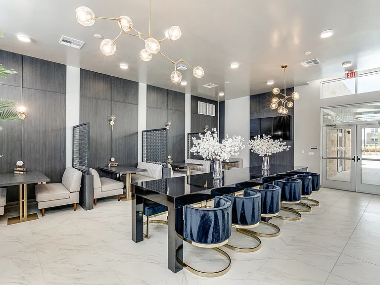 Remi West Dallas — Photo 23