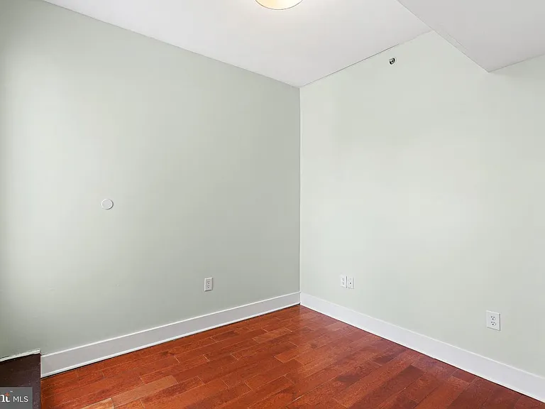 1641 Christian St #F3 — Photo 11