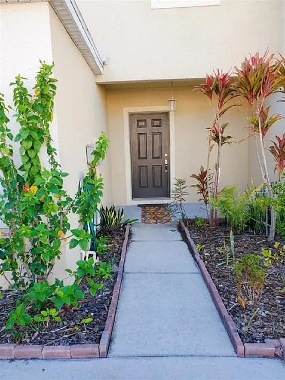 3 bed, 2.5 bath, 1478 sqft, $2,200 — Photo 2