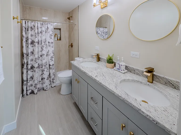 2101 Kensington Dr — Photo 21