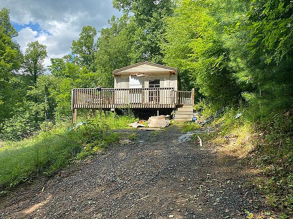 2nd image of 283 Great Dane Ln