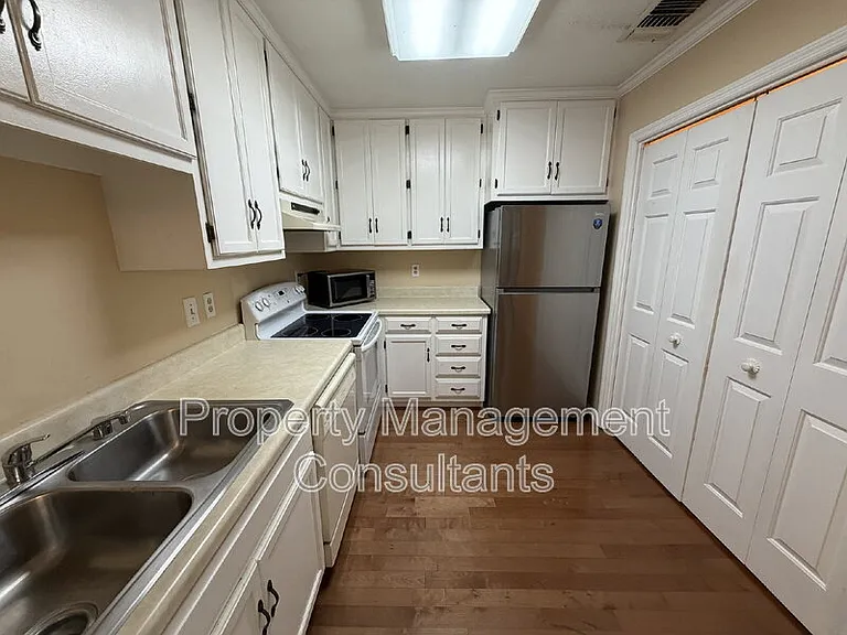 2083 Woodlawn Dr SW — Photo 11