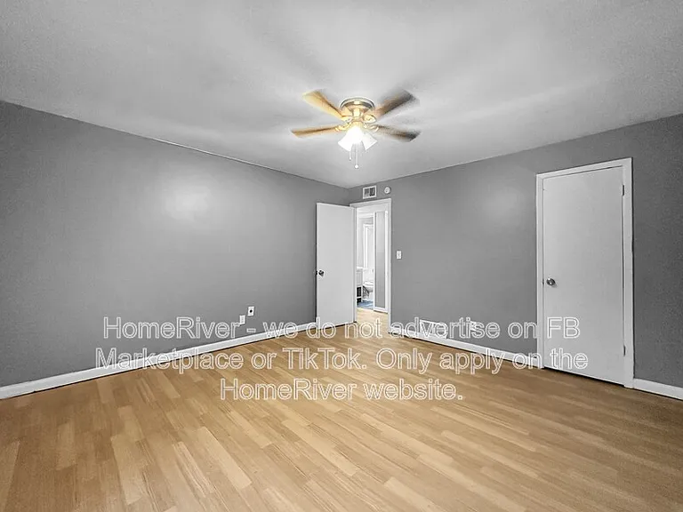 574 Evergreen Ter #3 — Photo 4