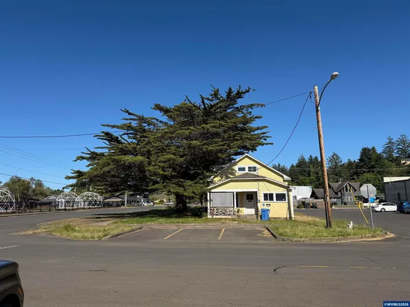 285 NW John St, Waldport, OR 97394