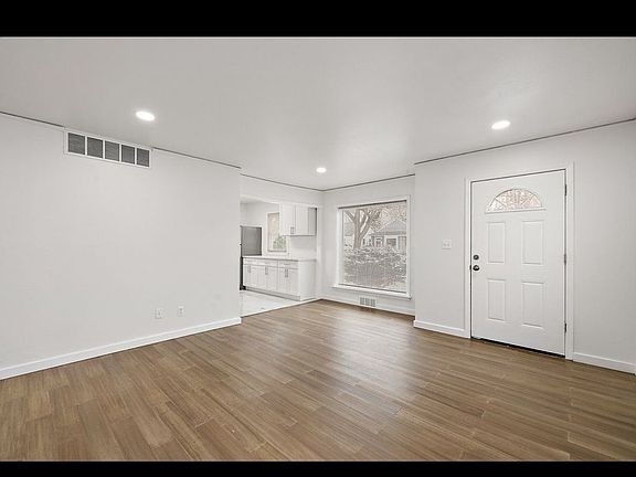 4th image of 2098 Moorhouse St