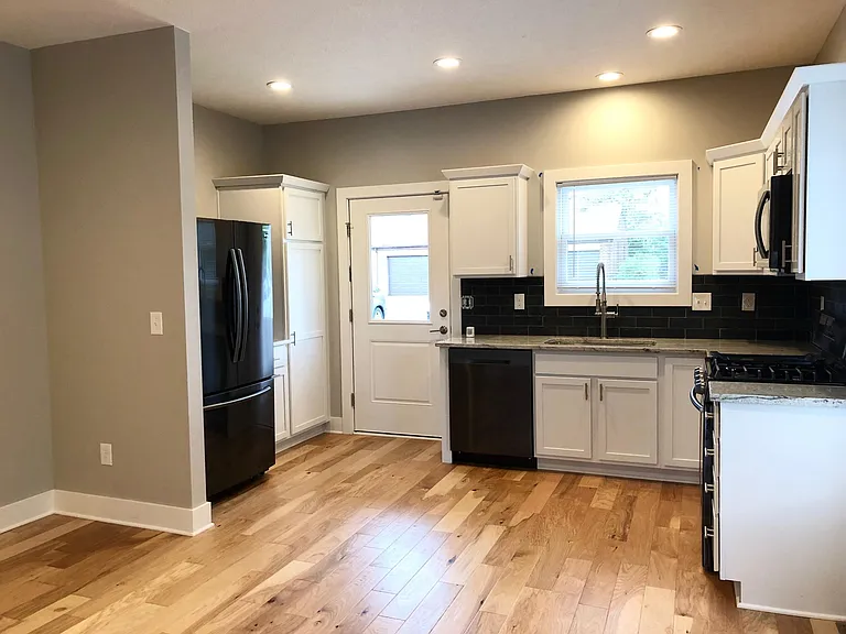 147 W 2nd Ave #147 — Photo 9