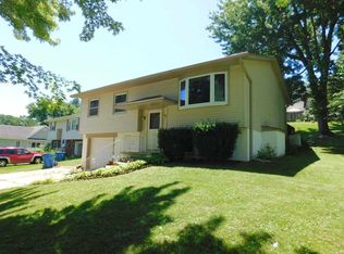806 N 5th St, Le Claire, IA