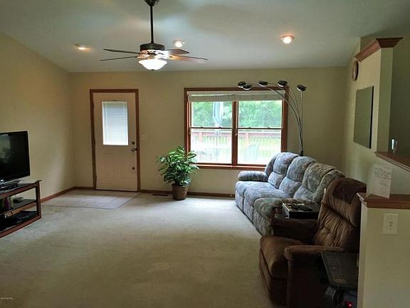 3rd image of 69879 Knottingham Ln