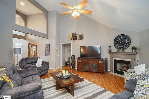 3 bed, 2.5 bath, 2011 sqft, $2,000 — Photo 4