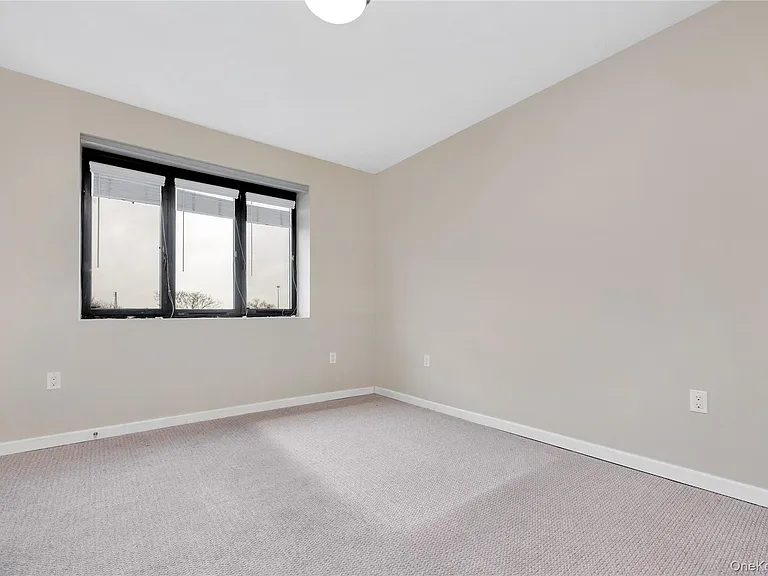 172-18 Jamaica Ave #5C — Photo 6