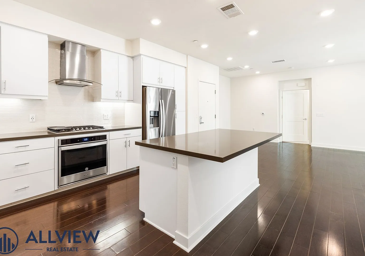Welcome to this modern 2 bed/2 bath home at The Central Park West! — Photo 4