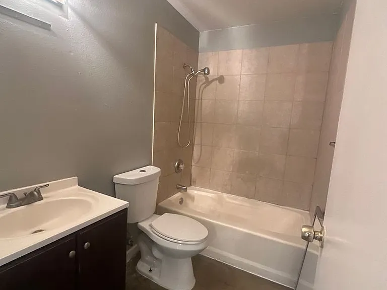 1331 Frankfort Ct — Photo 15