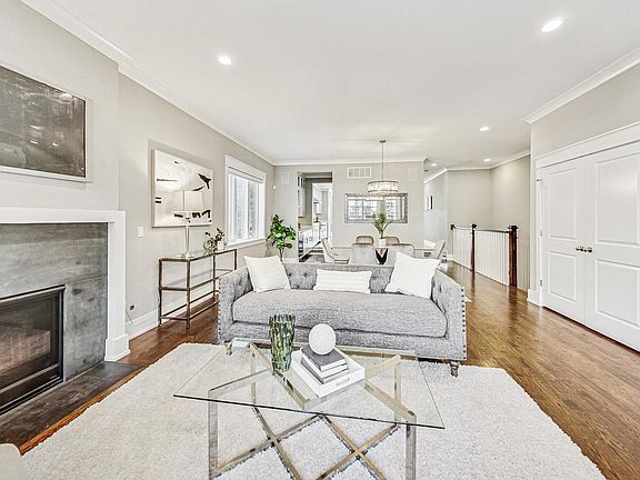 4th image of 707 W Buckingham Pl APT 1E