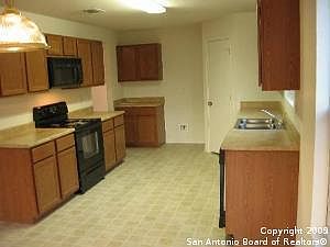 2nd image of 7858 Oakdale Park