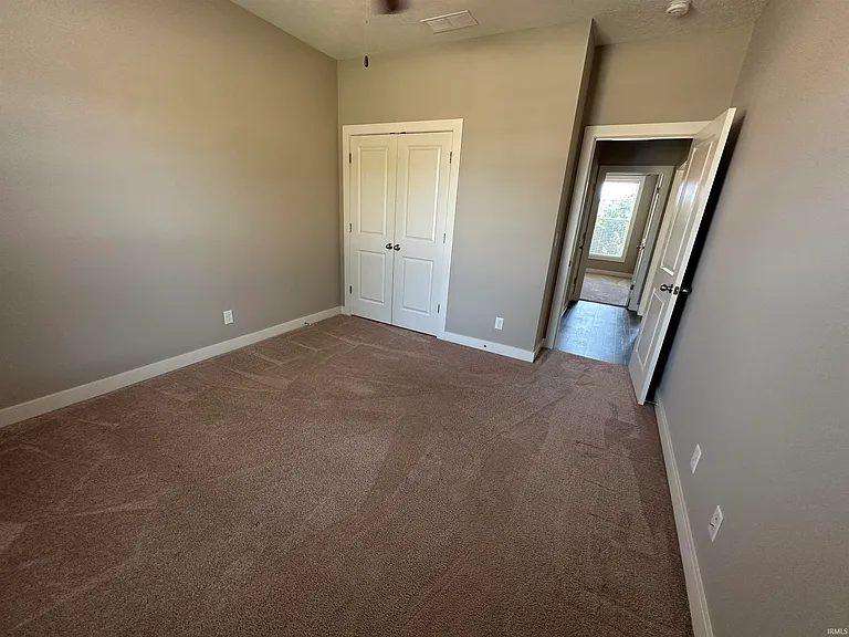 2331 Jamaica Ct — Photo 8