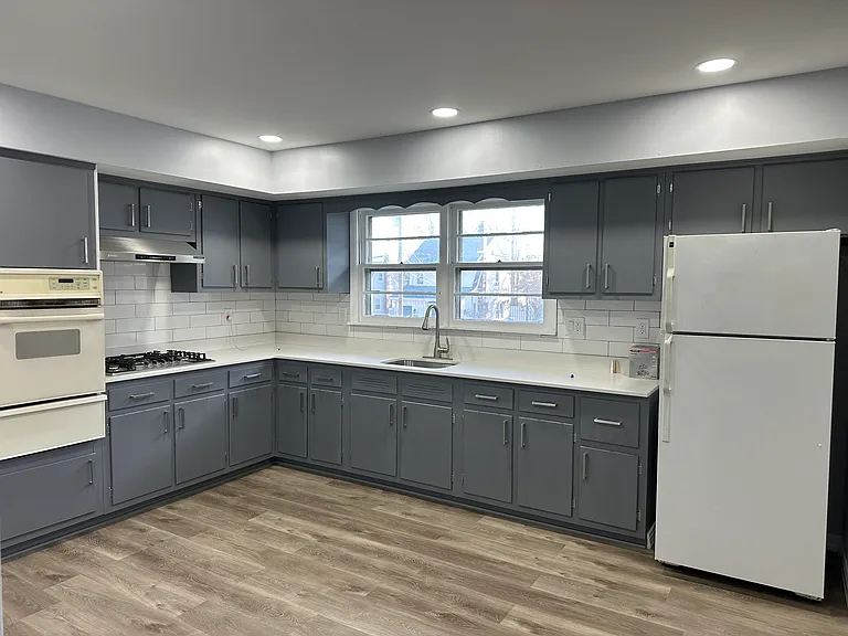 632 E Elm St — Photo 3