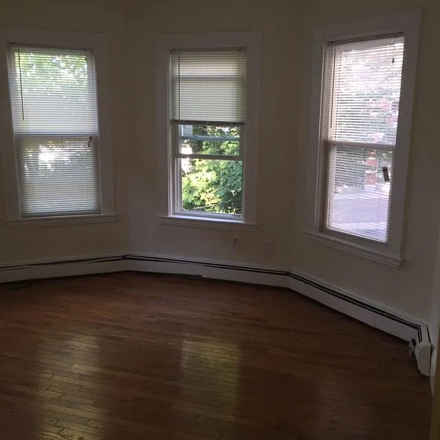3 bed, 870 sqft, $4,400 — Photo 3