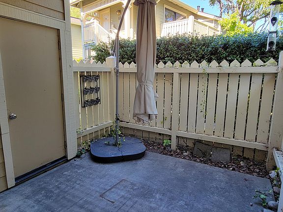 5th image of 121 Shoreline Ct