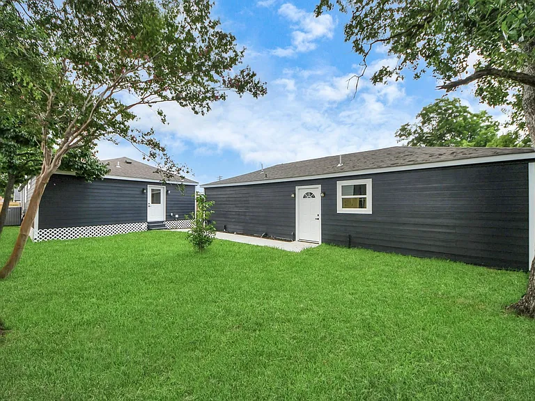 1218 Des Jardines St — Photo 21