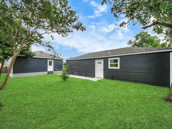 1218 Des Jardines St #B, Houston, TX 77023